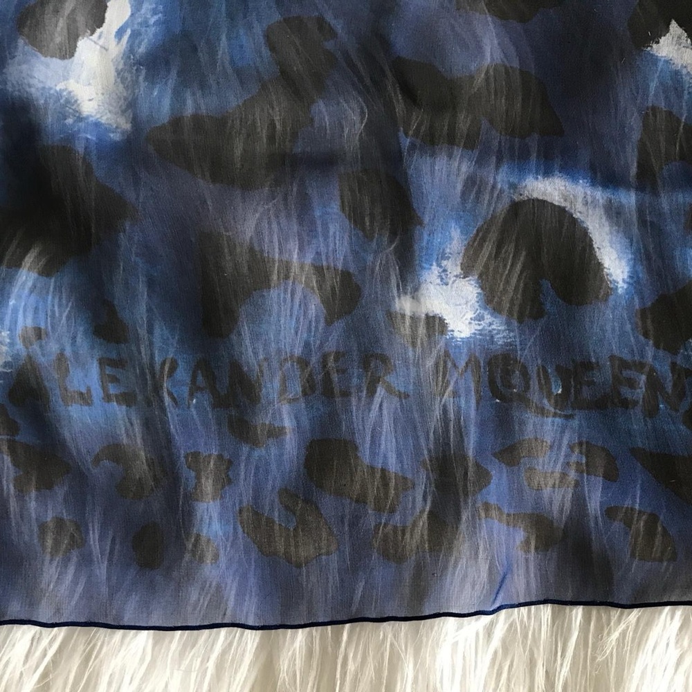 Alexander McQueen “Leopard Metamorphose”Scarf